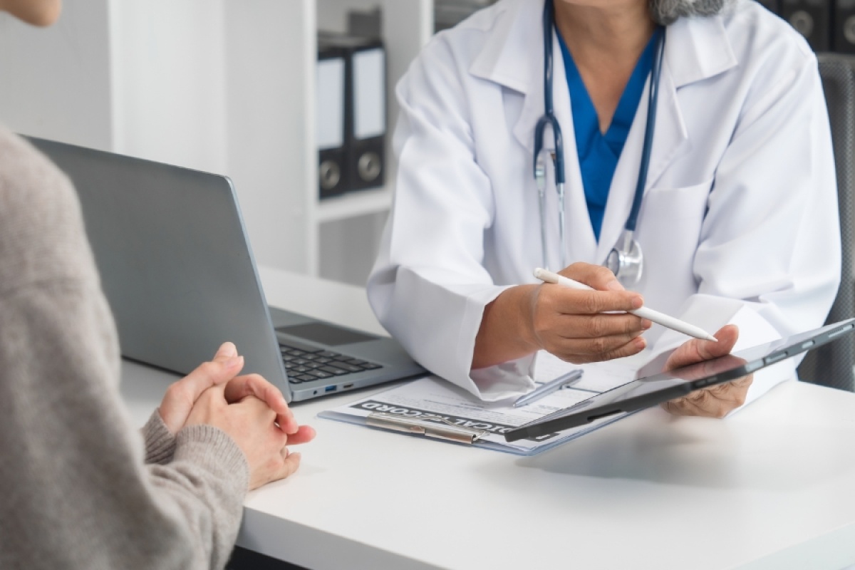 Doctor discussing esperal implant treatment with a patient in a London clinic