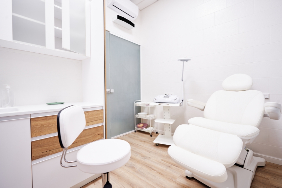Clinical room prepared for a minor alcohol implant procedure